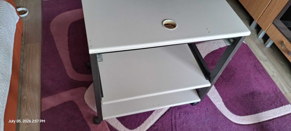 Birou cu cadru din otel cu masa pentru tastatura 80x60x80
