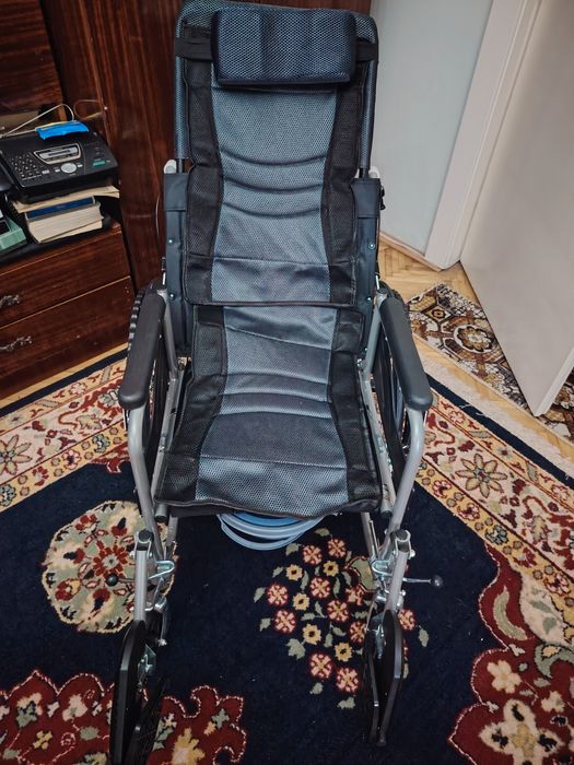 Vand scaun cu rotile pliabil