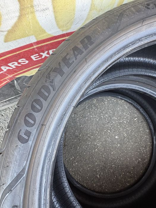 Amvelope de vara 225 40r19 cu 255 35 r19 goodyear .