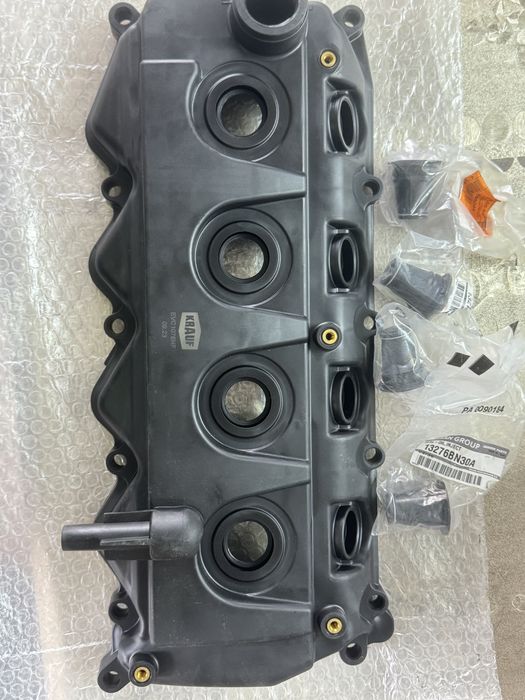 Клапанная крышка пластик  Nissan Paithfinder r 51