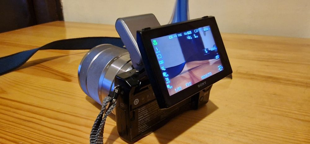 Продавам цифров фотоапарат SONY NEX-5R