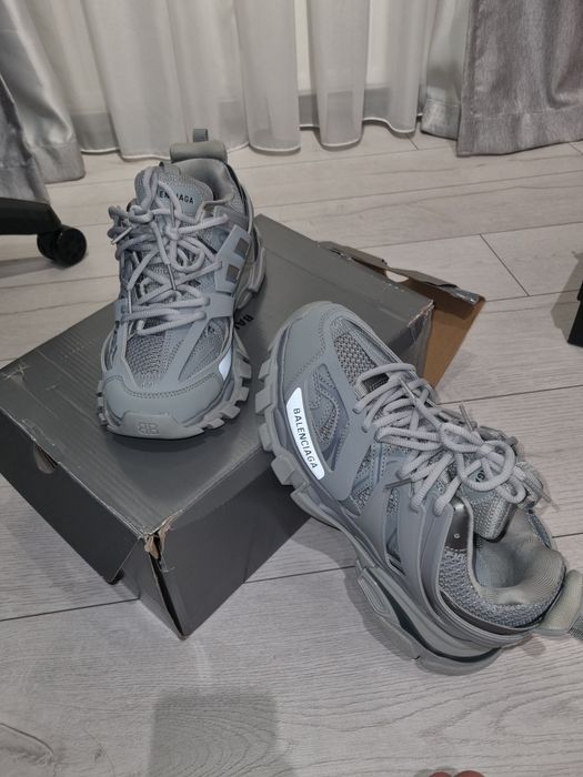 Balenciaga track 42