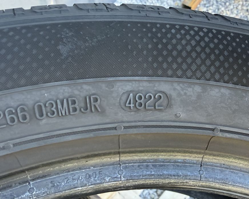 2бр 225/55/17 на 7мм с 22дот Семперит