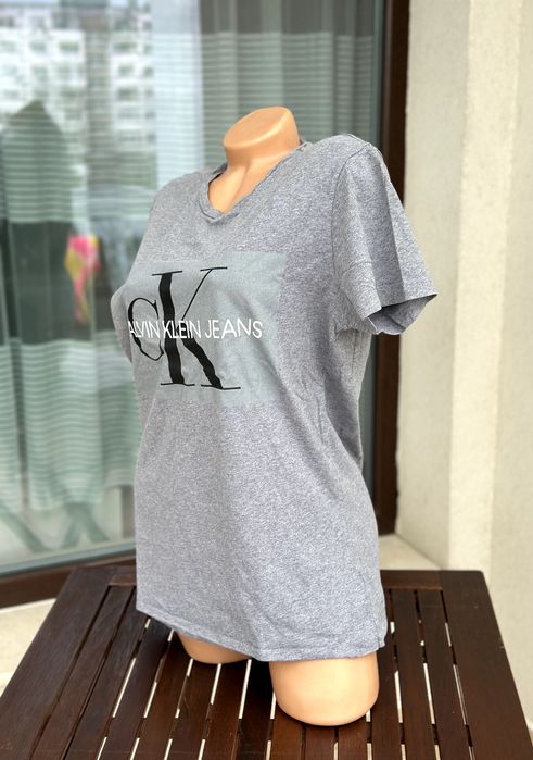 Дамска тениска Calvin Klein - размер L, отлично състояние