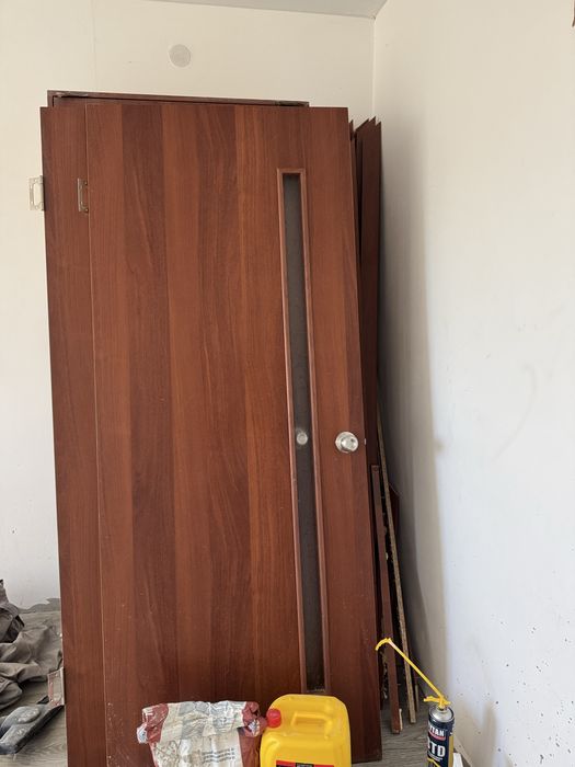 Продам 6 дверей в сборе