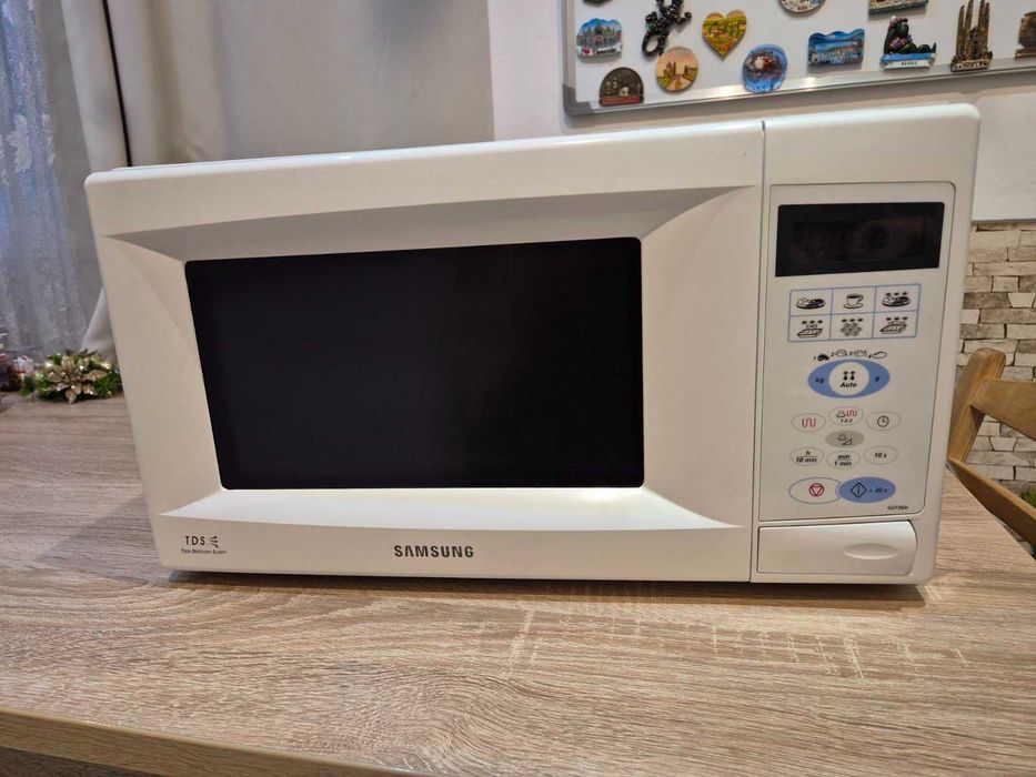 Микровълнова печка с грил Samsung G2736N