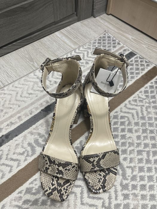 Босоножки Bershka