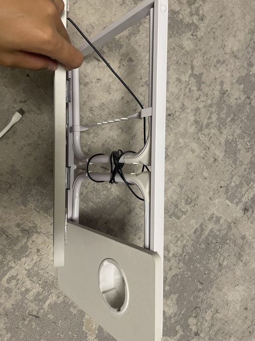 продам столик новый