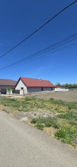 Vând casa cu teren 1522 mp