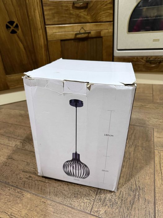 Lustra metalica Jysk, Ferdus