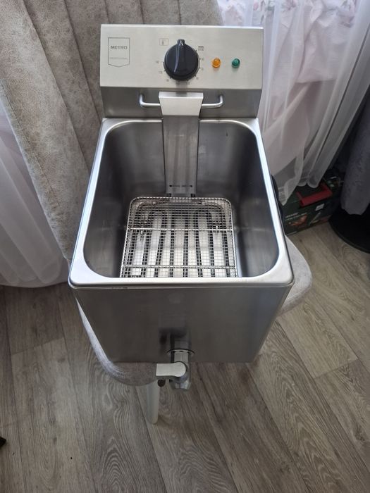Fripteoza profesionala Metro model GDF3 rezistenta defecta008 3250 Wat