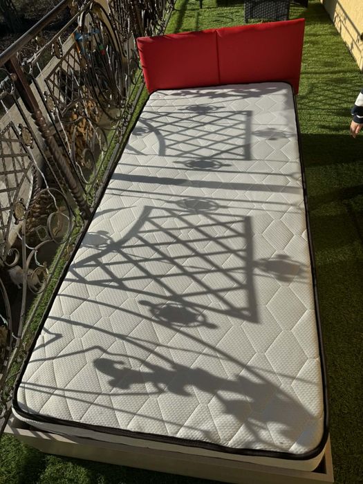 Vând pat de o persoană 90/200