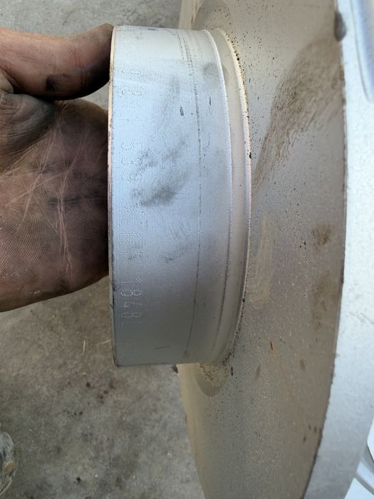 Чисто нови дискове BMW