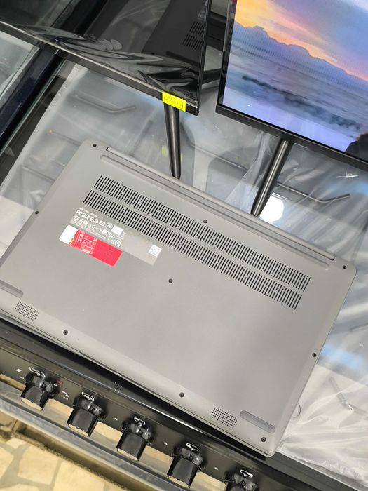 Lenovo AMD 7 8 gb operativka