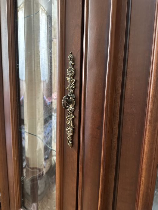 Стенка сотилади. Холати зур.