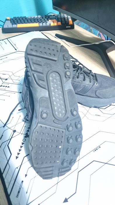 Vand pantofi sport marca Adidas ZX22