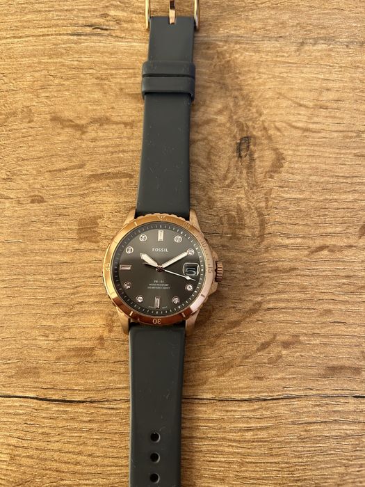 Дамски часовник Fossil в отлично състояние