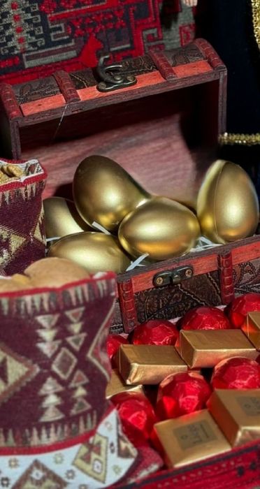 Золотые Пасхальные яйца