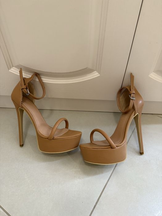 Налични дамски сандали на висок ток 37 номер