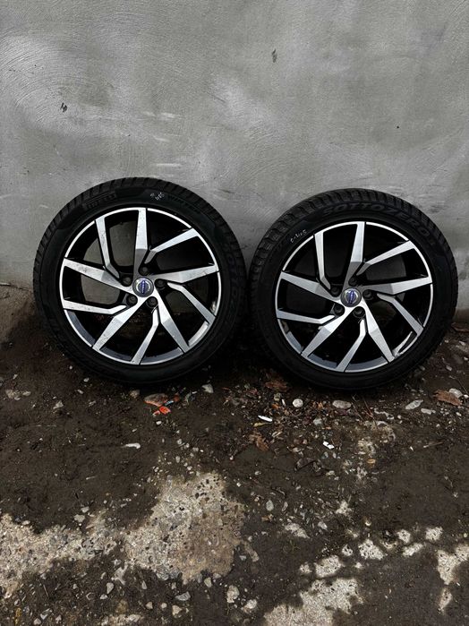 Doua anvelope Pirelli SottoZero Winter 235 45 R18 ci405