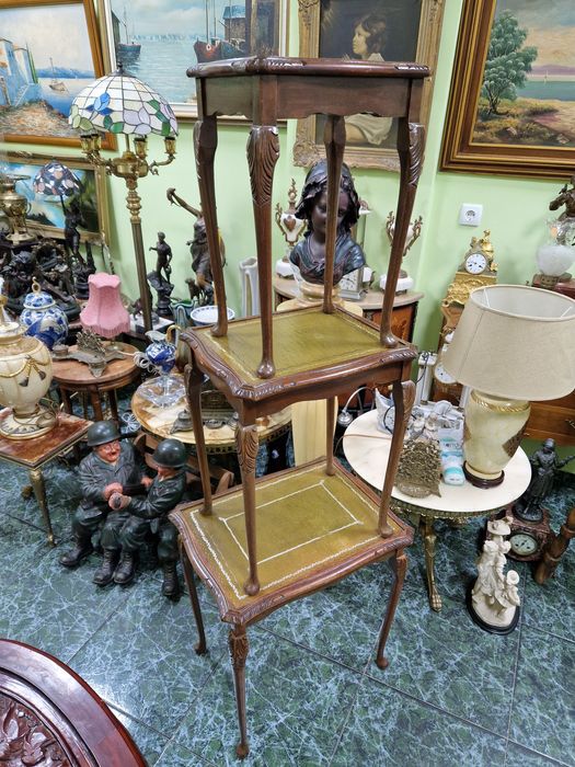 Уникален к-т антикварни английски масички масив