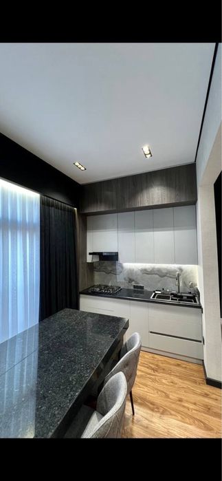 3х комнатная квартира в новостройке на центре города!С красивым видом!