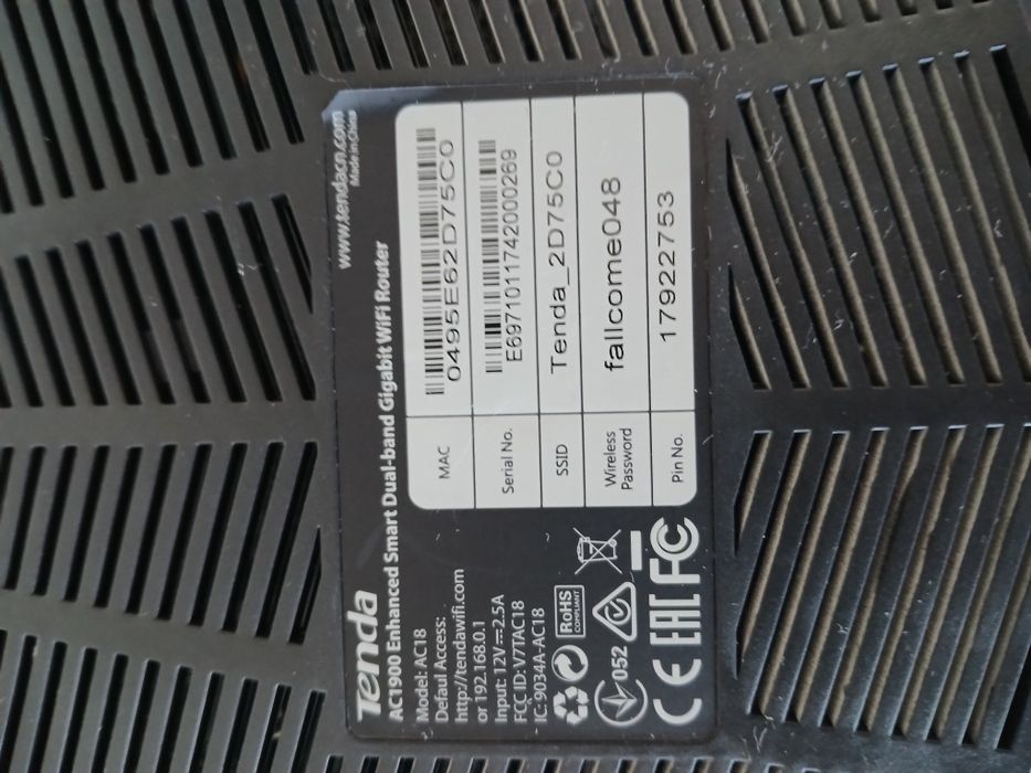 Vand router Tenda Ac18