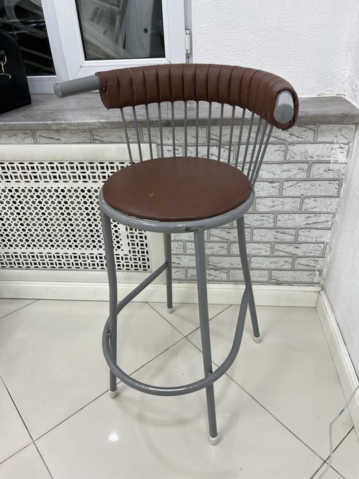 Стулья разные (барные)