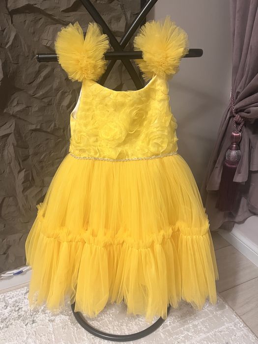 Продам нарядные платья