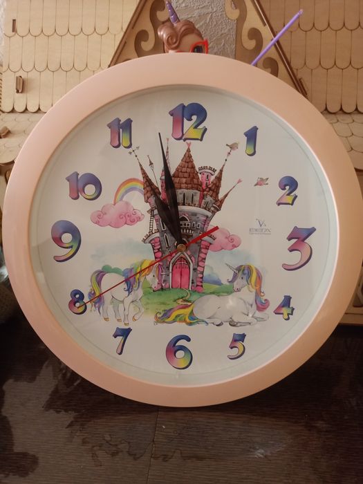 Продам настенные часы в детскую спальню