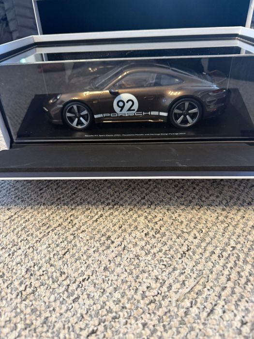 Macheta 1:18 Schuco Porsche