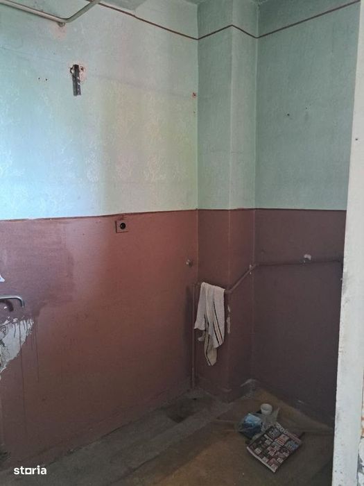 Garsoniera Ostrovului , etaj 4 , necesita renovare , 13.700 euro neg.