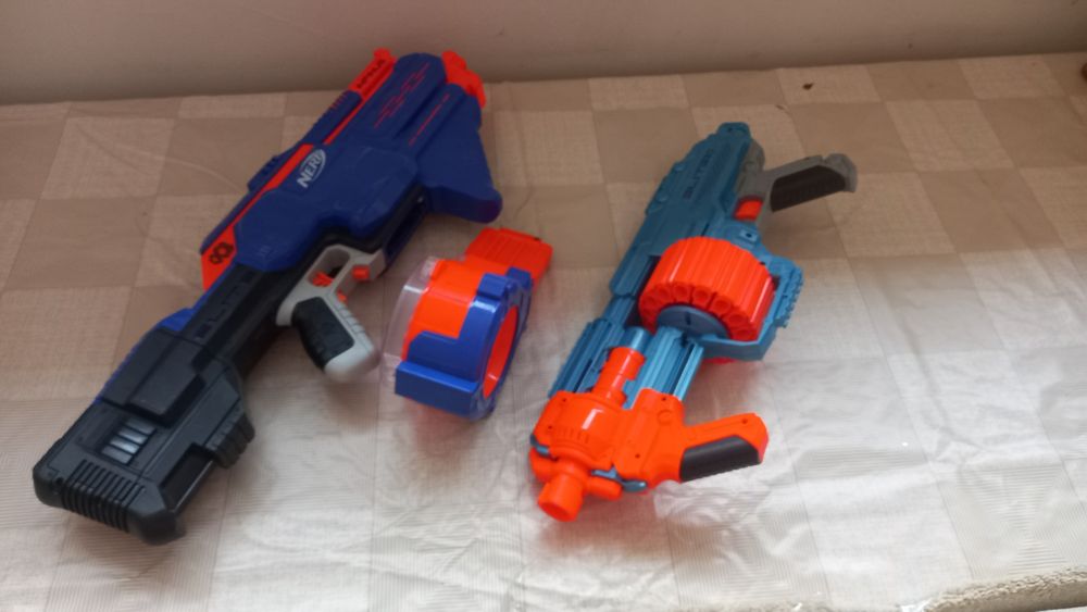 2x pistol/mitraliera Nerf