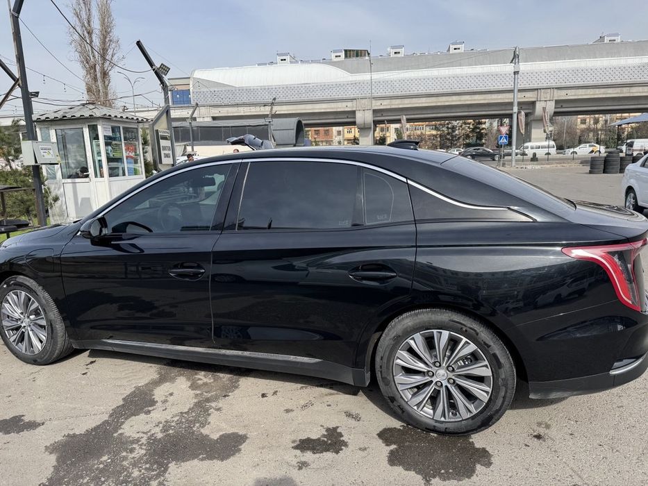 HONGQI E-QM5км 2024