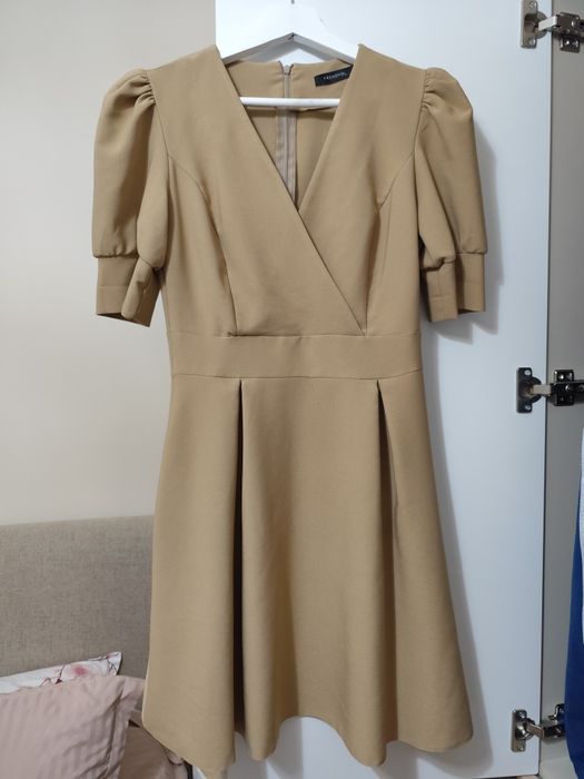 Рокля Trendyol бежова