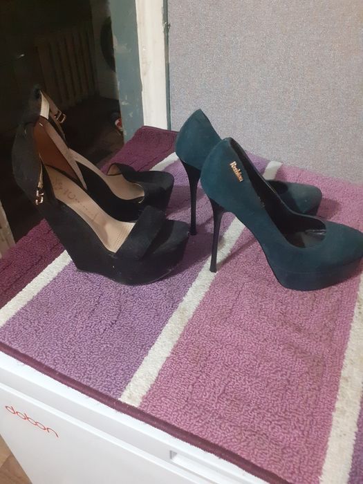 Продам срочно 2 пары обуви