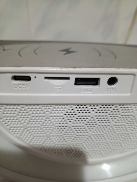 Светильник колонка умный ВТ3401 с беспроводной зарядкой