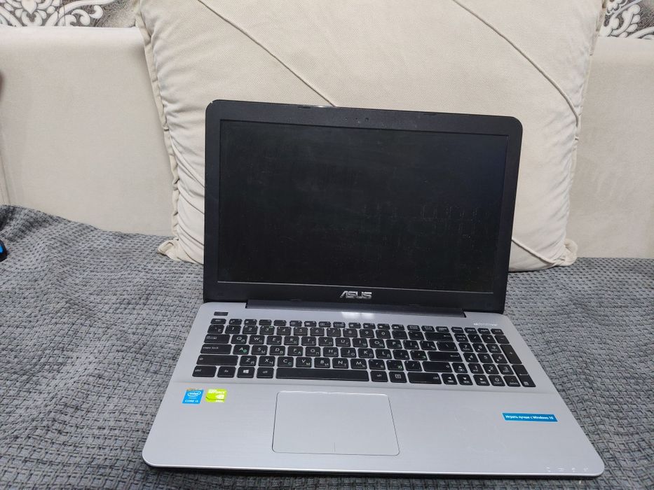 Ноутбук Asus в отличном состоянии.