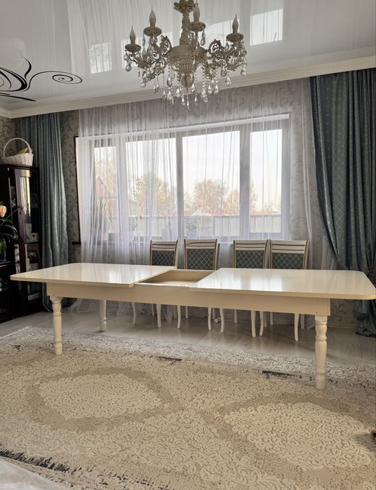 Продам стол для гостинной