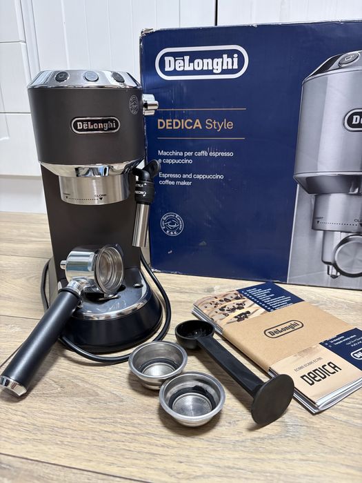 DeLonghi Dedica Style EC685 – НОВА, пълен комплект
