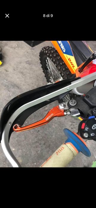 Vând o KTM 450, foarte puțin folosită.