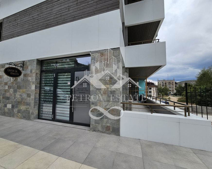 Продава се Магазин в Велинград - 61 кв.м за 2010 €/кв.м - Снимка #9