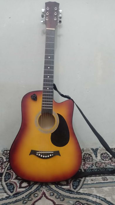 Gitara akkostik gitara