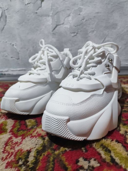 Продам кроссовки