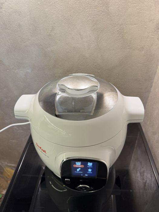 Продавам  Мултикукър Tefal Cook 4Me plus, с 5г гаранция. CY851130