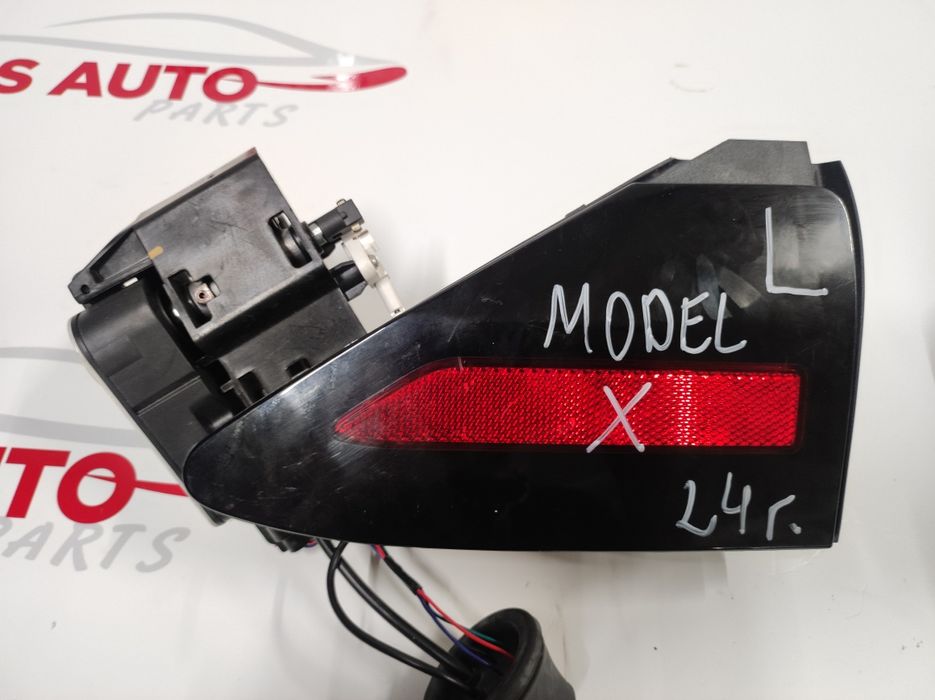 Комплект стопове с рефлектор и зареждачка за Tesla model x 2024г