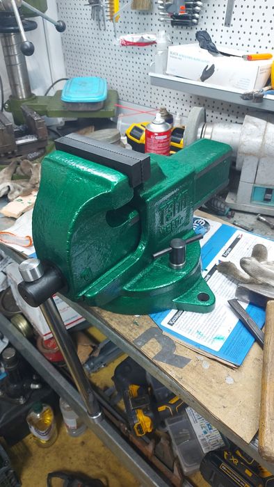 Тисы , тиски  СССР