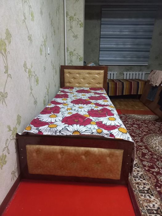 Осындай кравать екеуі бар