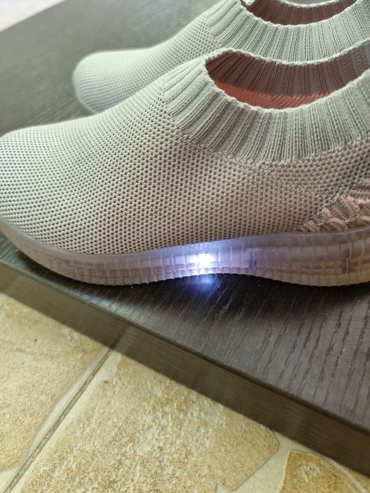 Adidasi cu luminite Sinsay marimea 30
