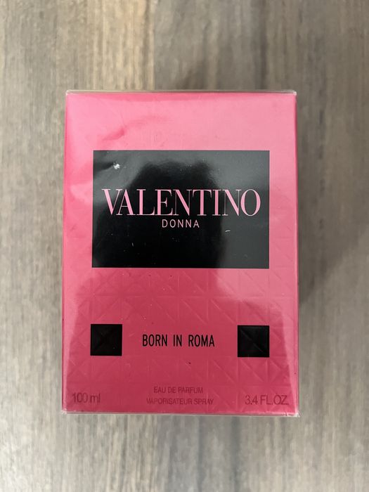 Valentino Born in Roma Donna